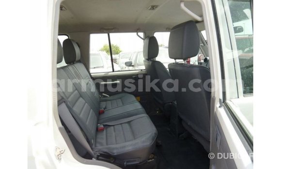 Nunua Imported Toyota Land Cruiser Nyeupe Gari ndani ya Import - Dubai nchini Harare Nunua Imported Toyota Land Cruiser Nyeupe Gari ndani ya Import - Dubai nchini Harare