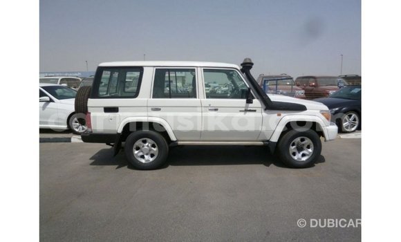 Nunua Imported Toyota Land Cruiser Nyeupe Gari ndani ya Import - Dubai nchini Harare Nunua Imported Toyota Land Cruiser Nyeupe Gari ndani ya Import - Dubai nchini Harare