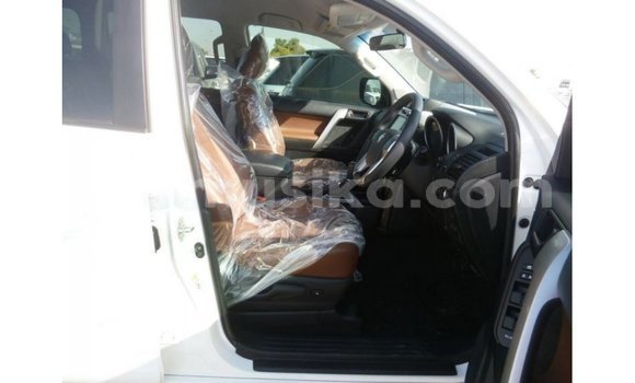 Nunua Imported Toyota Prado Nyeupe Gari ndani ya Import - Dubai nchini Harare Nunua Imported Toyota Prado Nyeupe Gari ndani ya Import - Dubai nchini Harare