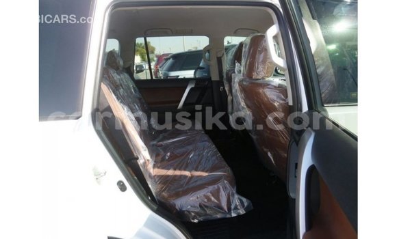 Nunua Imported Toyota Prado Nyeupe Gari ndani ya Import - Dubai nchini Harare Nunua Imported Toyota Prado Nyeupe Gari ndani ya Import - Dubai nchini Harare