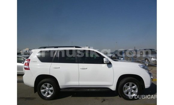 Nunua Imported Toyota Prado Nyeupe Gari ndani ya Import - Dubai nchini Harare Nunua Imported Toyota Prado Nyeupe Gari ndani ya Import - Dubai nchini Harare
