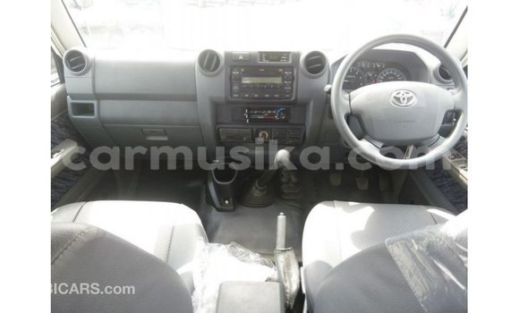 Tenga Imported Toyota Land Cruiser Chena Mota in Import - Dubai in Harare Tenga Imported Toyota Land Cruiser Chena Mota in Import - Dubai in Harare