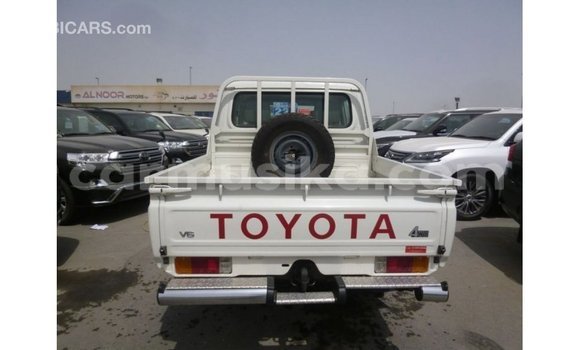 Tenga Imported Toyota Land Cruiser Chena Mota in Import - Dubai in Harare Tenga Imported Toyota Land Cruiser Chena Mota in Import - Dubai in Harare