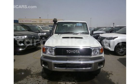 Tenga Imported Toyota Land Cruiser Chena Mota in Import - Dubai in Harare Tenga Imported Toyota Land Cruiser Chena Mota in Import - Dubai in Harare