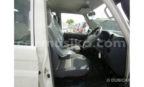 Tenga Imported Toyota Land Cruiser Chena Mota in Import - Dubai in Harare Tenga Imported Toyota Land Cruiser Chena Mota in Import - Dubai in Harare