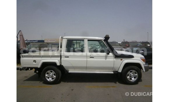 Tenga Imported Toyota Land Cruiser Chena Mota in Import - Dubai in Harare Tenga Imported Toyota Land Cruiser Chena Mota in Import - Dubai in Harare