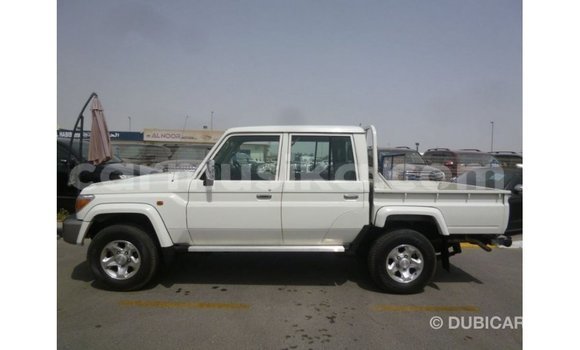 Tenga Imported Toyota Land Cruiser Chena Mota in Import - Dubai in Harare Tenga Imported Toyota Land Cruiser Chena Mota in Import - Dubai in Harare