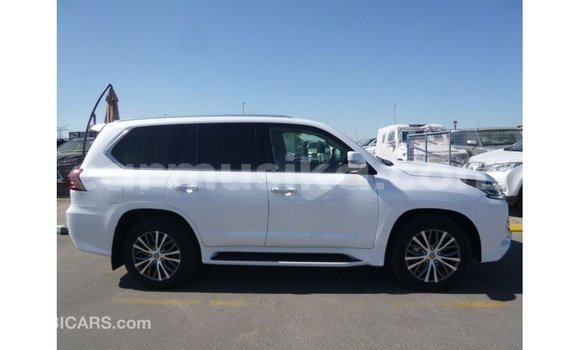 Nunua Imported Lexus LX Nyeupe Gari ndani ya Import - Dubai nchini Harare Nunua Imported Lexus LX Nyeupe Gari ndani ya Import - Dubai nchini Harare