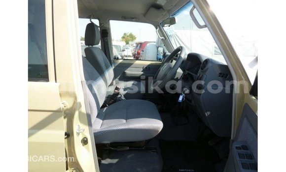 Tenga Imported Toyota Land Cruiser Beige Mota in Import - Dubai in Harare Tenga Imported Toyota Land Cruiser Beige Mota in Import - Dubai in Harare