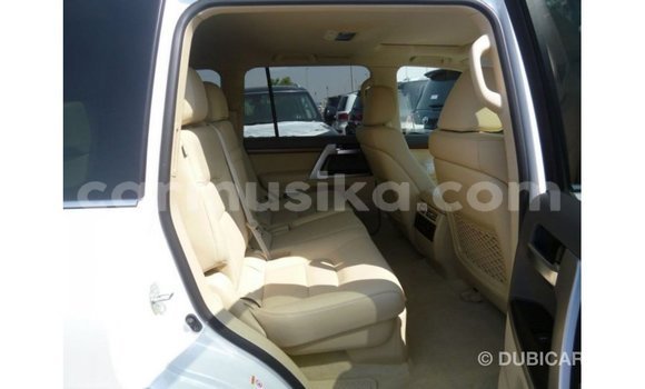 Buy Import Toyota Land Cruiser White Car in Import - Dubai in Harare Buy Import Toyota Land Cruiser White Car in Import - Dubai in Harare