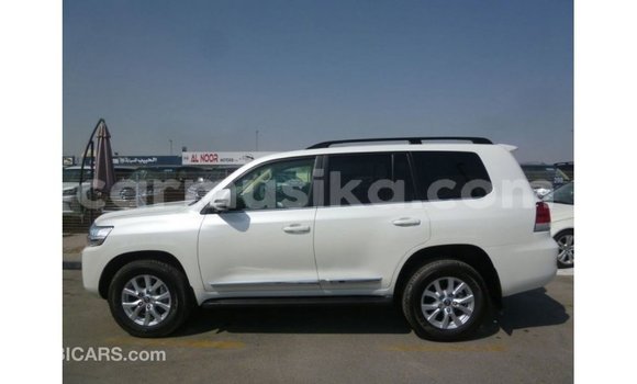 Buy Import Toyota Land Cruiser White Car in Import - Dubai in Harare Buy Import Toyota Land Cruiser White Car in Import - Dubai in Harare