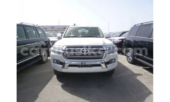 Tenga Imported Toyota Land Cruiser Chena Mota in Import - Dubai in Harare Tenga Imported Toyota Land Cruiser Chena Mota in Import - Dubai in Harare