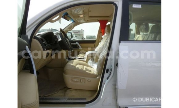 Tenga Imported Toyota Land Cruiser Chena Mota in Import - Dubai in Harare Tenga Imported Toyota Land Cruiser Chena Mota in Import - Dubai in Harare