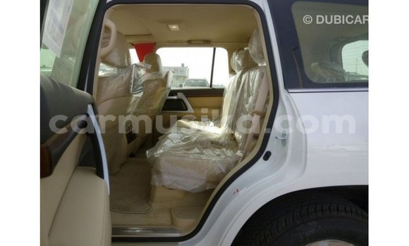 Tenga Imported Toyota Land Cruiser Chena Mota in Import - Dubai in Harare Tenga Imported Toyota Land Cruiser Chena Mota in Import - Dubai in Harare