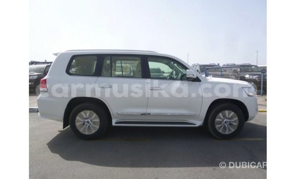 Tenga Imported Toyota Land Cruiser Chena Mota in Import - Dubai in Harare Tenga Imported Toyota Land Cruiser Chena Mota in Import - Dubai in Harare