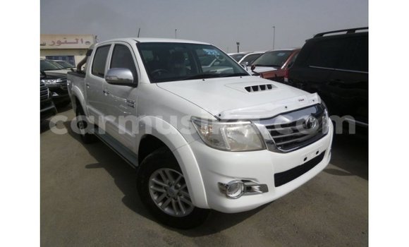 Nunua Imported Toyota Hilux Nyeupe Gari ndani ya Import - Dubai nchini Harare Nunua Imported Toyota Hilux Nyeupe Gari ndani ya Import - Dubai nchini Harare