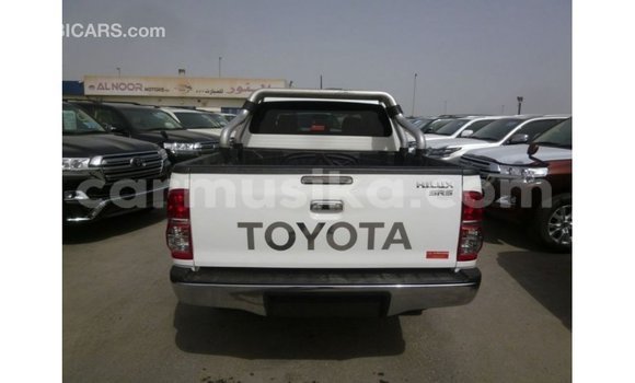 Nunua Imported Toyota Hilux Nyeupe Gari ndani ya Import - Dubai nchini Harare Nunua Imported Toyota Hilux Nyeupe Gari ndani ya Import - Dubai nchini Harare