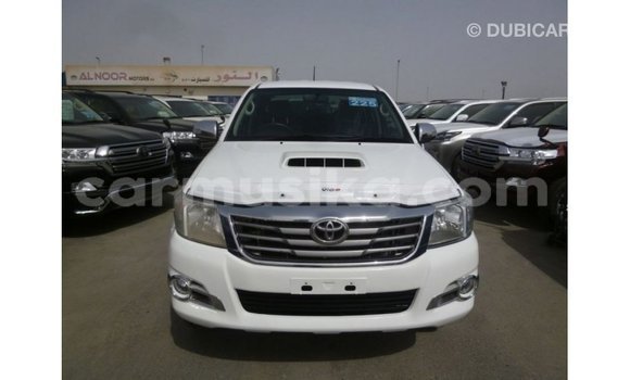 Nunua Imported Toyota Hilux Nyeupe Gari ndani ya Import - Dubai nchini Harare Nunua Imported Toyota Hilux Nyeupe Gari ndani ya Import - Dubai nchini Harare