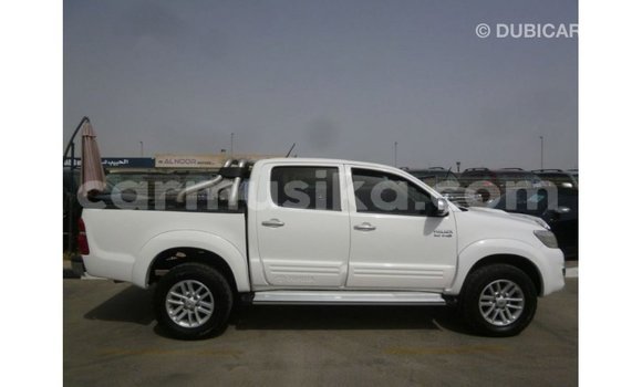 Nunua Imported Toyota Hilux Nyeupe Gari ndani ya Import - Dubai nchini Harare Nunua Imported Toyota Hilux Nyeupe Gari ndani ya Import - Dubai nchini Harare