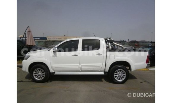 Nunua Imported Toyota Hilux Nyeupe Gari ndani ya Import - Dubai nchini Harare Nunua Imported Toyota Hilux Nyeupe Gari ndani ya Import - Dubai nchini Harare