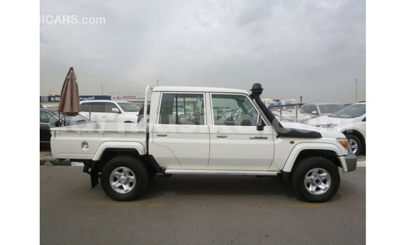 Buy Import Toyota Land Cruiser White Car in Import - Dubai in Harare Buy Import Toyota Land Cruiser White Car in Import - Dubai in Harare