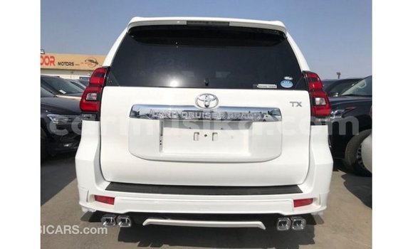 Acheter Import Voiture Toyota Prado Blanc à Import - Dubai, Harare Acheter Import Voiture Toyota Prado Blanc à Import - Dubai, Harare