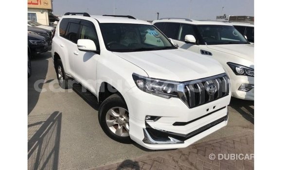 Acheter Import Voiture Toyota Prado Blanc à Import - Dubai, Harare Acheter Import Voiture Toyota Prado Blanc à Import - Dubai, Harare