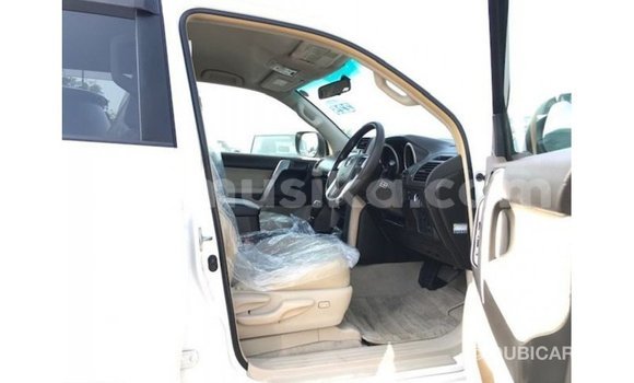 Acheter Import Voiture Toyota Prado Blanc à Import - Dubai, Harare Acheter Import Voiture Toyota Prado Blanc à Import - Dubai, Harare