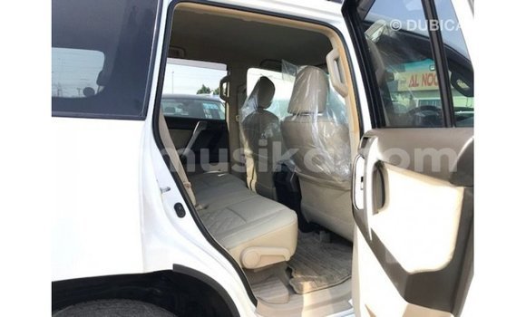 Acheter Import Voiture Toyota Prado Blanc à Import - Dubai, Harare Acheter Import Voiture Toyota Prado Blanc à Import - Dubai, Harare