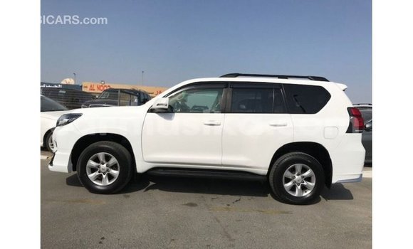 Acheter Import Voiture Toyota Prado Blanc à Import - Dubai, Harare Acheter Import Voiture Toyota Prado Blanc à Import - Dubai, Harare
