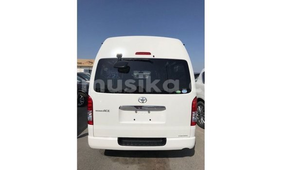 Tenga Imported Toyota Hiace Chena Mota in Import - Dubai in Harare Tenga Imported Toyota Hiace Chena Mota in Import - Dubai in Harare