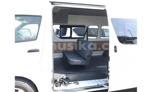 Tenga Imported Toyota Hiace Chena Mota in Import - Dubai in Harare Tenga Imported Toyota Hiace Chena Mota in Import - Dubai in Harare