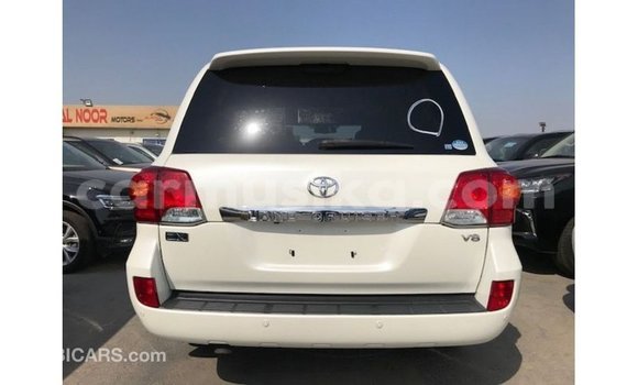 Buy Import Toyota Land Cruiser White Car in Import - Dubai in Harare Buy Import Toyota Land Cruiser White Car in Import - Dubai in Harare