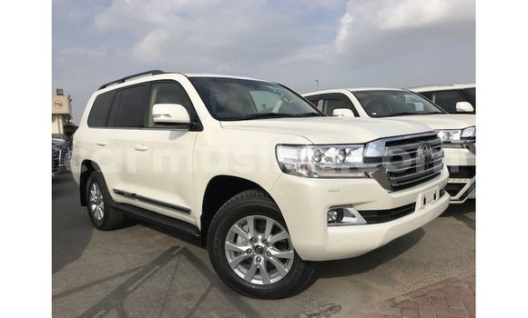 Nunua Imported Toyota Land Cruiser Nyeupe Gari ndani ya Import - Dubai nchini Harare Nunua Imported Toyota Land Cruiser Nyeupe Gari ndani ya Import - Dubai nchini Harare