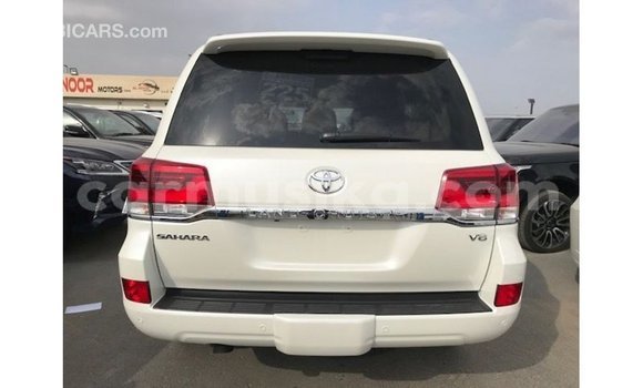 Nunua Imported Toyota Land Cruiser Nyeupe Gari ndani ya Import - Dubai nchini Harare Nunua Imported Toyota Land Cruiser Nyeupe Gari ndani ya Import - Dubai nchini Harare