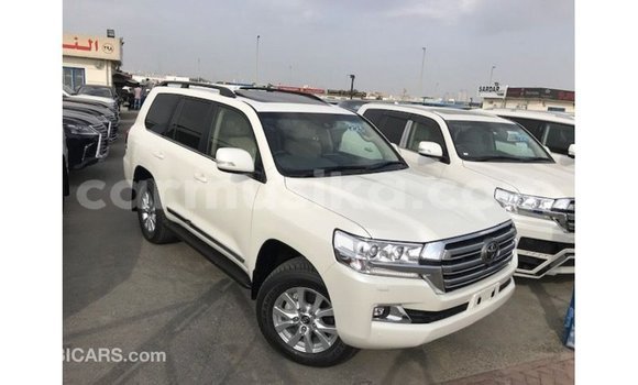 Nunua Imported Toyota Land Cruiser Nyeupe Gari ndani ya Import - Dubai nchini Harare Nunua Imported Toyota Land Cruiser Nyeupe Gari ndani ya Import - Dubai nchini Harare