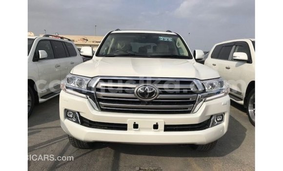 Nunua Imported Toyota Land Cruiser Nyeupe Gari ndani ya Import - Dubai nchini Harare Nunua Imported Toyota Land Cruiser Nyeupe Gari ndani ya Import - Dubai nchini Harare