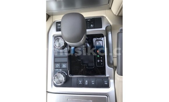 Nunua Imported Toyota Land Cruiser Nyeupe Gari ndani ya Import - Dubai nchini Harare Nunua Imported Toyota Land Cruiser Nyeupe Gari ndani ya Import - Dubai nchini Harare