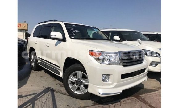 Tenga Imported Toyota Land Cruiser Chena Mota in Import - Dubai in Harare Tenga Imported Toyota Land Cruiser Chena Mota in Import - Dubai in Harare