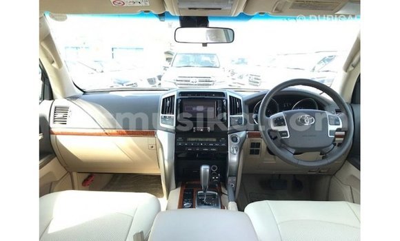 Tenga Imported Toyota Land Cruiser Chena Mota in Import - Dubai in Harare Tenga Imported Toyota Land Cruiser Chena Mota in Import - Dubai in Harare