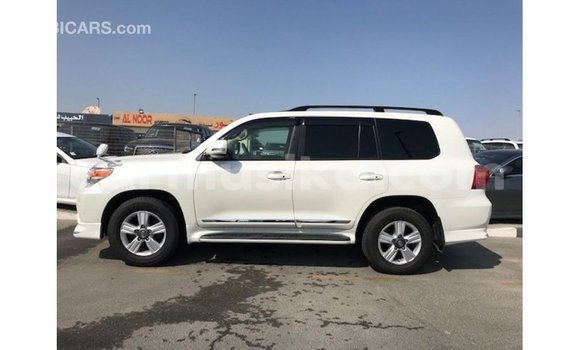 Tenga Imported Toyota Land Cruiser Chena Mota in Import - Dubai in Harare Tenga Imported Toyota Land Cruiser Chena Mota in Import - Dubai in Harare
