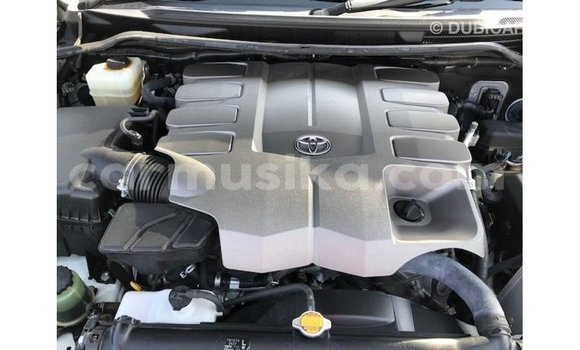 Tenga Imported Toyota Land Cruiser Chena Mota in Import - Dubai in Harare Tenga Imported Toyota Land Cruiser Chena Mota in Import - Dubai in Harare