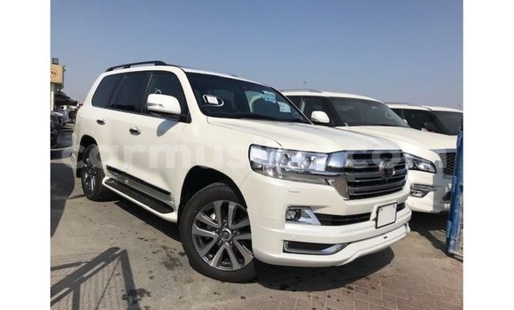 Tenga Imported Toyota Land Cruiser Chena Mota in Import - Dubai in Harare Tenga Imported Toyota Land Cruiser Chena Mota in Import - Dubai in Harare