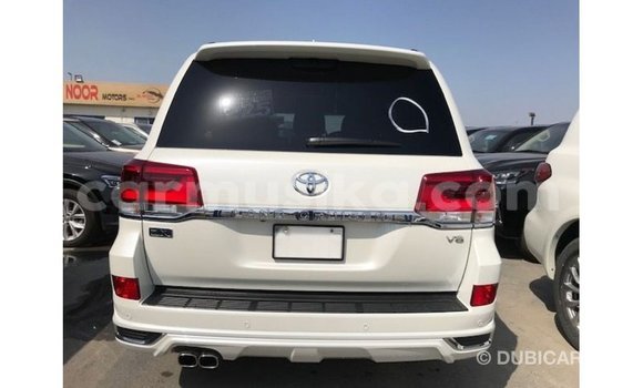 Tenga Imported Toyota Land Cruiser Chena Mota in Import - Dubai in Harare Tenga Imported Toyota Land Cruiser Chena Mota in Import - Dubai in Harare