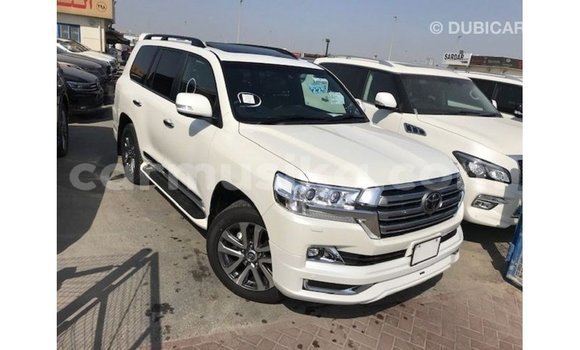 Tenga Imported Toyota Land Cruiser Chena Mota in Import - Dubai in Harare Tenga Imported Toyota Land Cruiser Chena Mota in Import - Dubai in Harare
