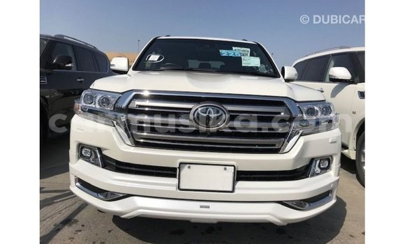 Tenga Imported Toyota Land Cruiser Chena Mota in Import - Dubai in Harare Tenga Imported Toyota Land Cruiser Chena Mota in Import - Dubai in Harare