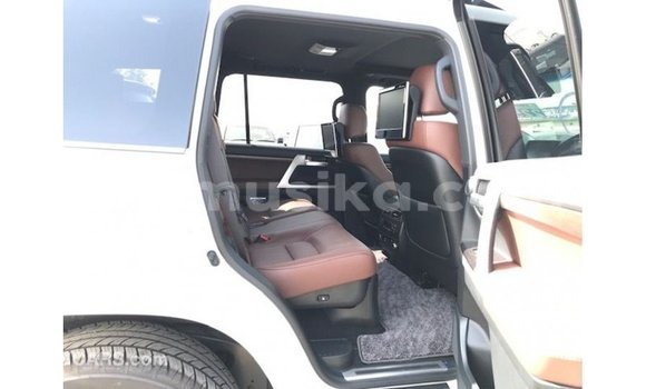 Tenga Imported Toyota Land Cruiser Chena Mota in Import - Dubai in Harare Tenga Imported Toyota Land Cruiser Chena Mota in Import - Dubai in Harare
