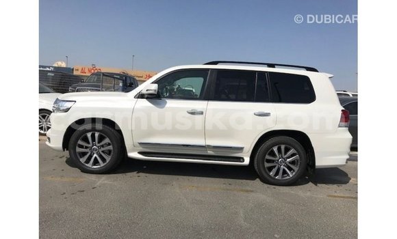 Tenga Imported Toyota Land Cruiser Chena Mota in Import - Dubai in Harare Tenga Imported Toyota Land Cruiser Chena Mota in Import - Dubai in Harare