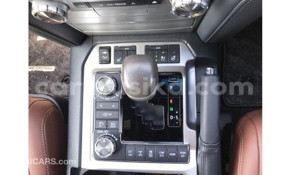 Tenga Imported Toyota Land Cruiser Chena Mota in Import - Dubai in Harare Tenga Imported Toyota Land Cruiser Chena Mota in Import - Dubai in Harare