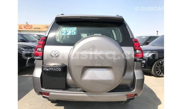 Tenga Imported Toyota Prado Bhurawuni Mota in Import - Dubai in Harare Tenga Imported Toyota Prado Bhurawuni Mota in Import - Dubai in Harare